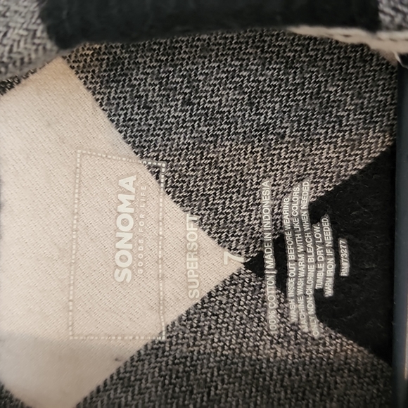 Boys Sonoma flannel - Picture 2 of 3